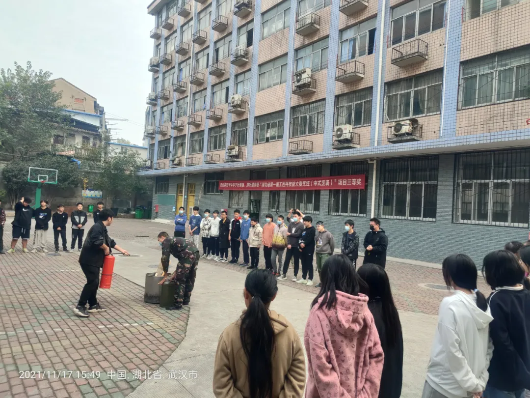 华中信息商务技工学校开展2021年冬季消防和防暴演练活动